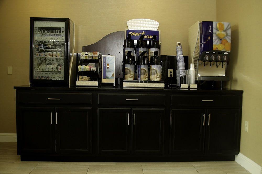 Holiday Inn Express & Suites Marion Northeast By Ihg Exterior foto