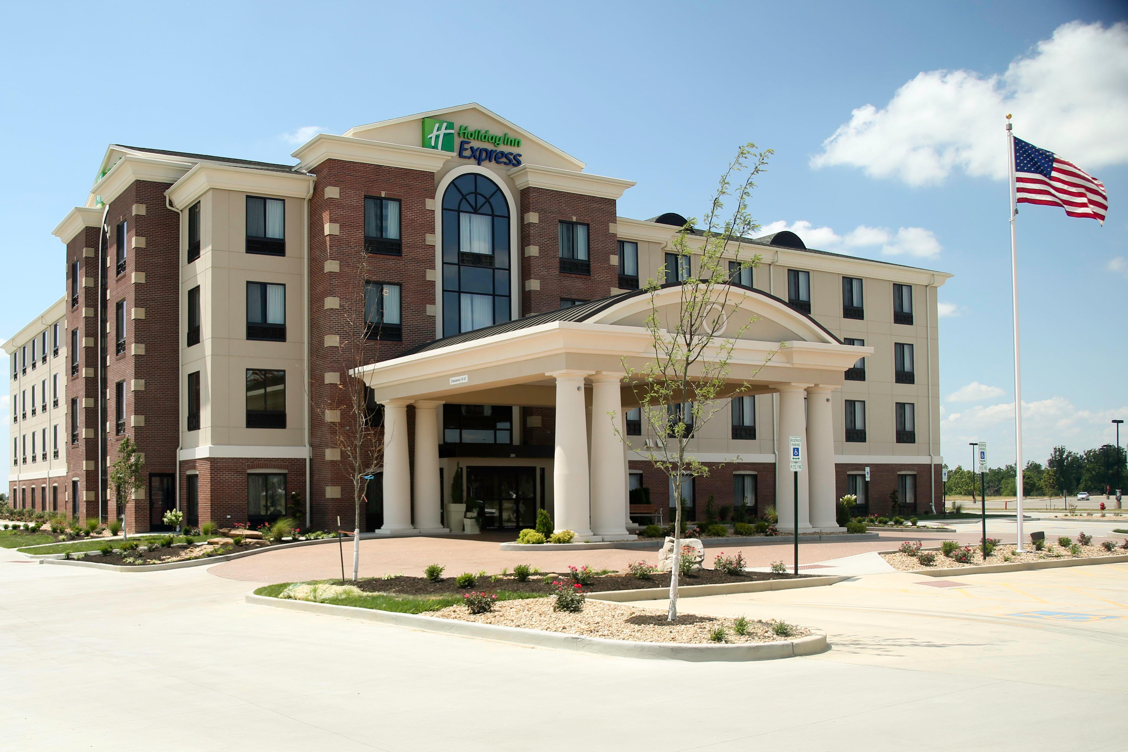 Holiday Inn Express & Suites Marion Northeast By Ihg Exterior foto