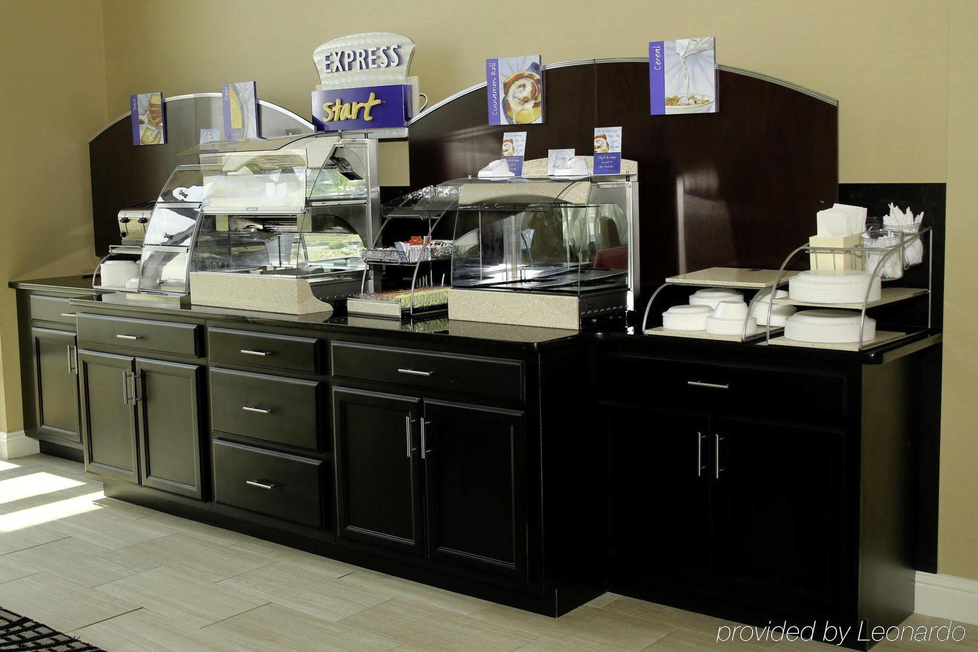 Holiday Inn Express & Suites Marion Northeast By Ihg Exterior foto